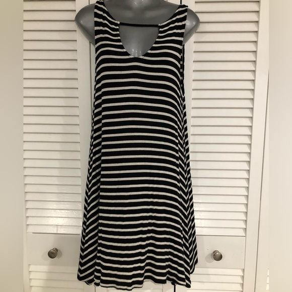 Alya from Francesca’s collections black and white striped sleeveless mini dress - Picture 1 of 4